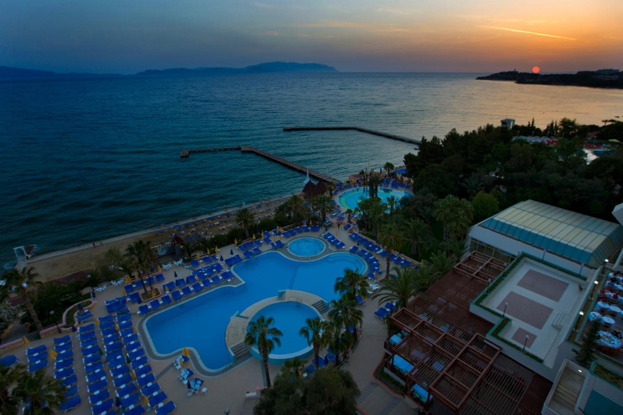 Fantasia Deluxe Hotel Кушадасы Экстерьер фото