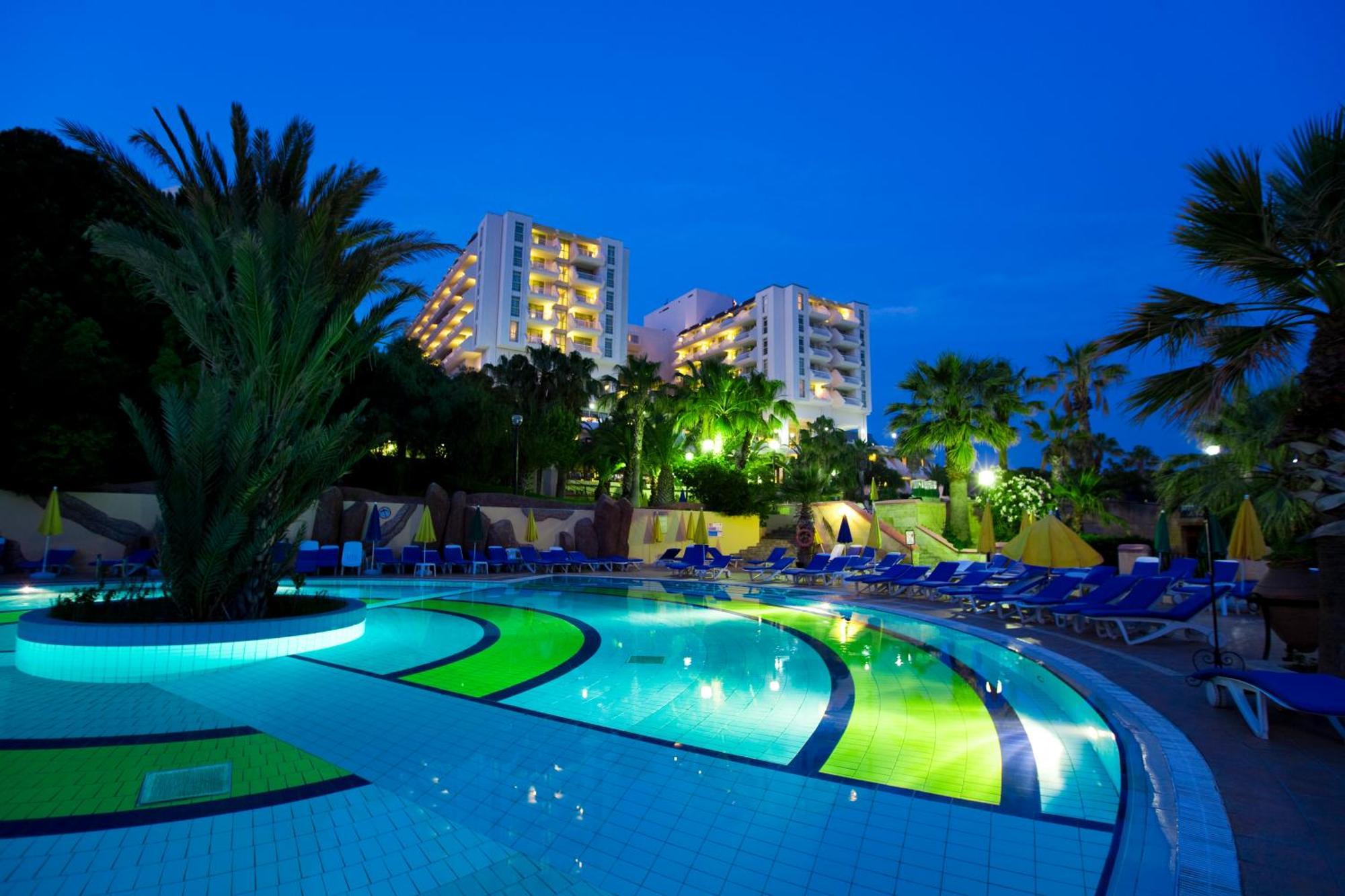 Fantasia Deluxe Hotel Кушадасы Экстерьер фото