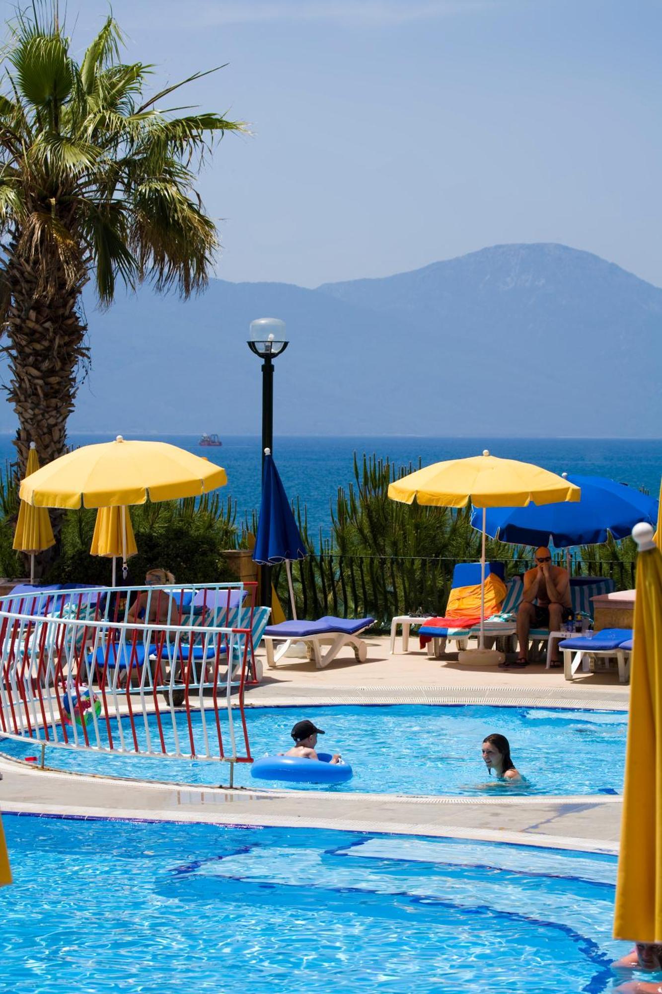 Fantasia Deluxe Hotel Кушадасы Экстерьер фото