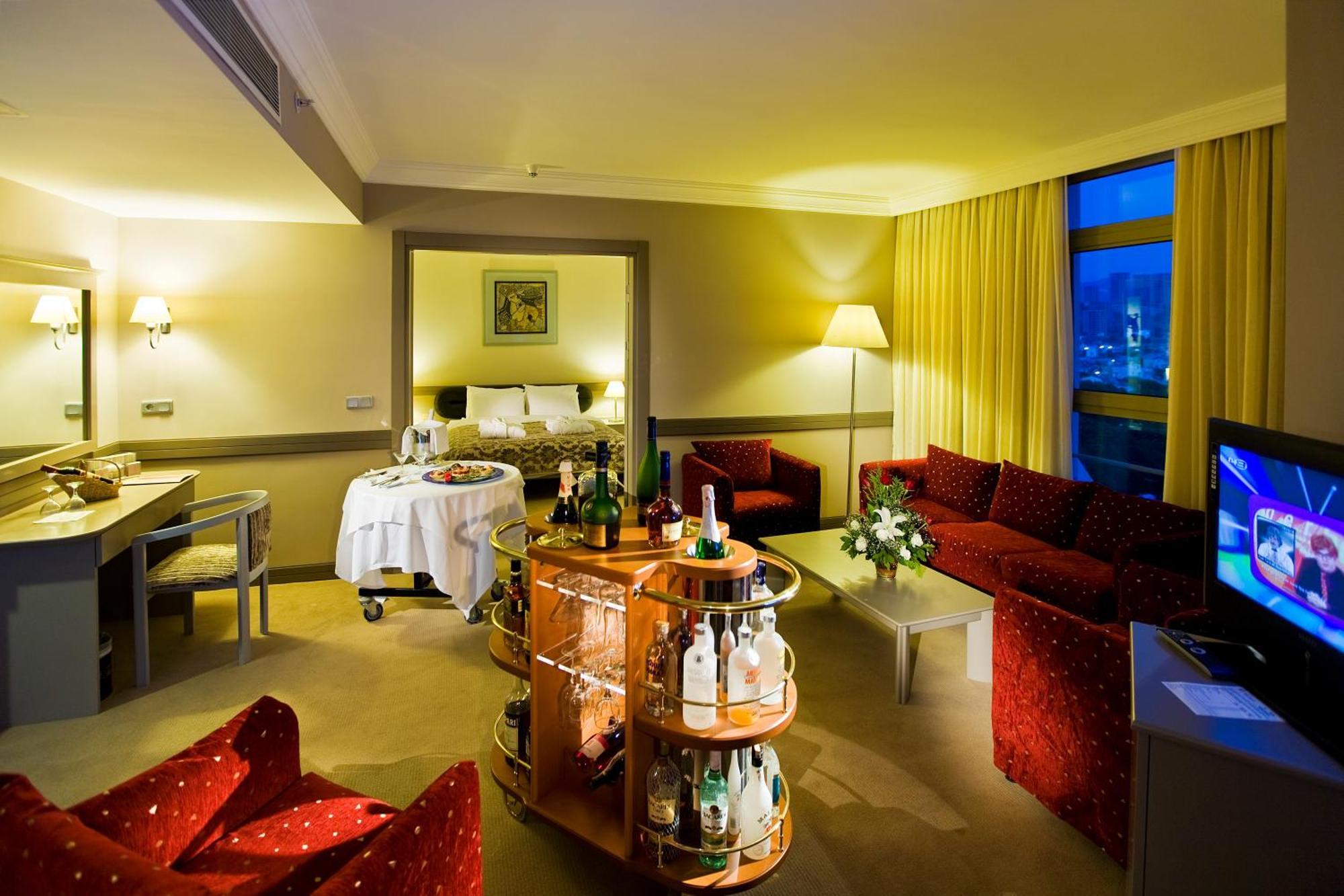 Fantasia Deluxe Hotel Кушадасы Экстерьер фото